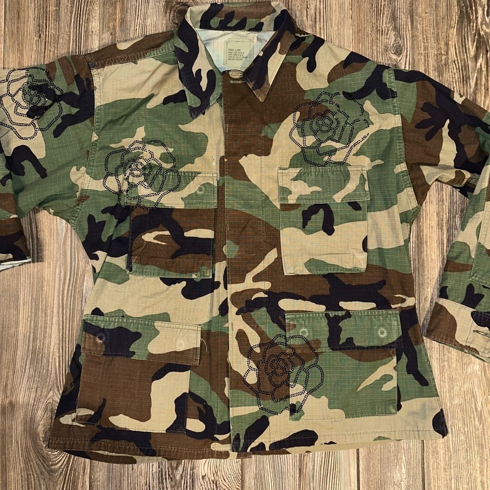 Camouflage Military Jacket Y2K Rhinestone Roses Marine Corps Badge Medium Bella